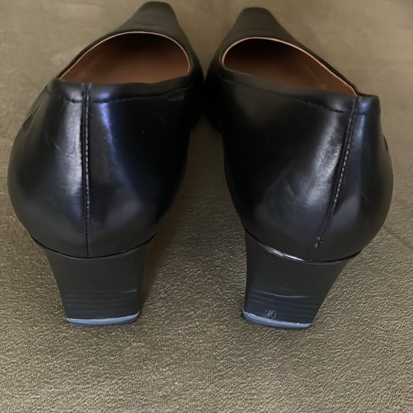 Classic and beautiful leather shoes CAPRICE, size 9M, made in Germany - Picture 8 of 13